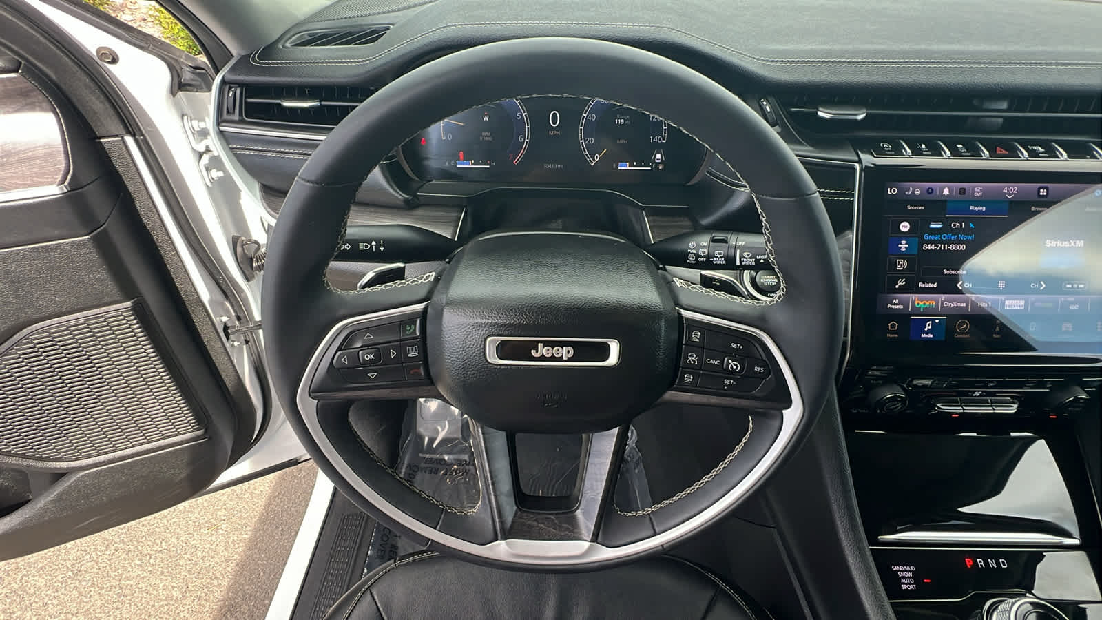 Thumbnail: 2023 Jeep Grand Cherokee - 18