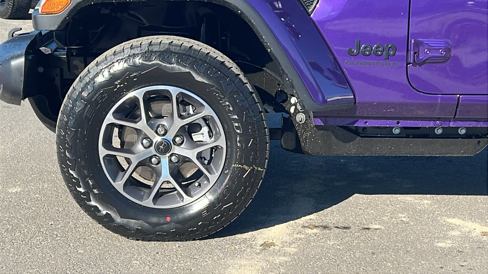 Thumbnail: 2026 Jeep Gladiator - 9