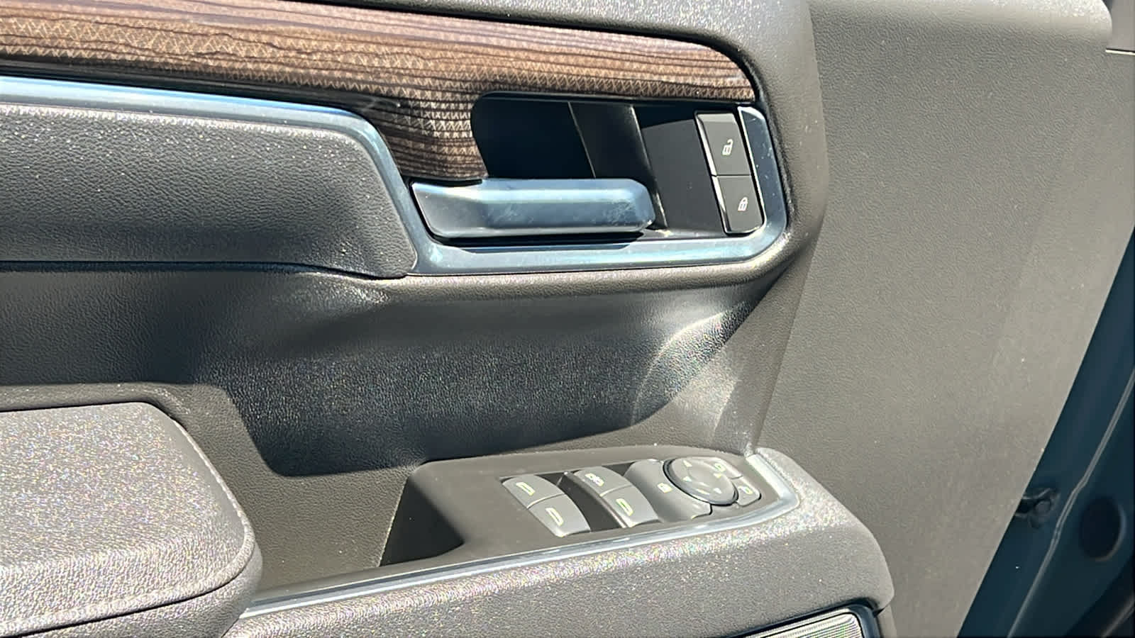 Thumbnail: 2025 Chevrolet Silverado 1500 - 22