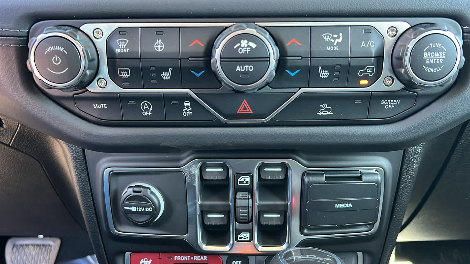 Thumbnail: 2026 Jeep Gladiator - 14