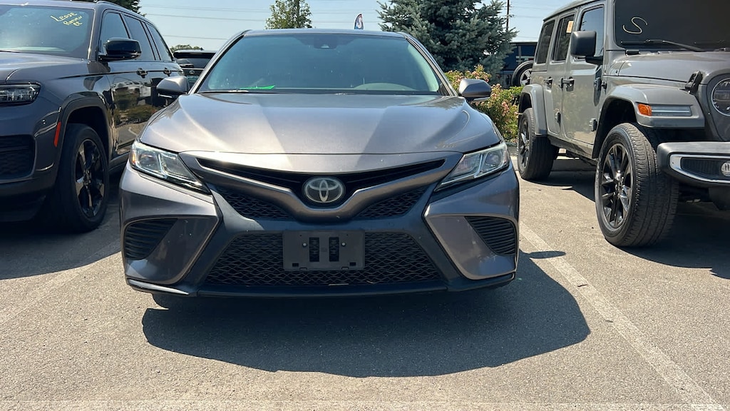 Used 2019 Toyota Camry SE Sedan