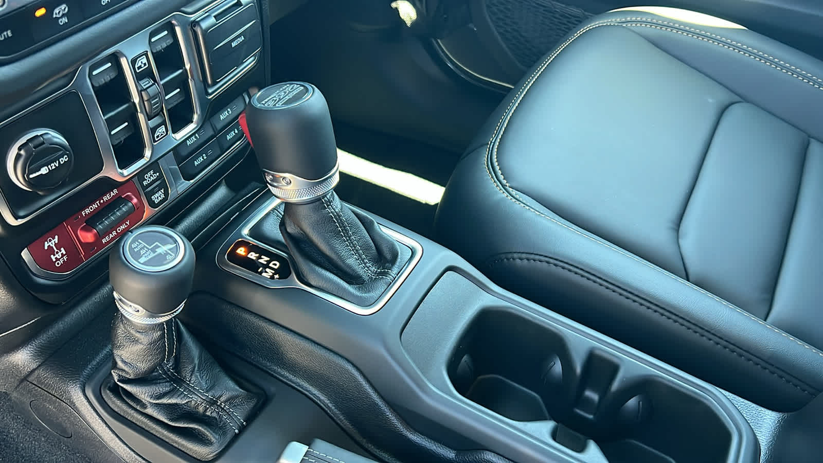 Thumbnail: 2025 Jeep Wrangler - 13