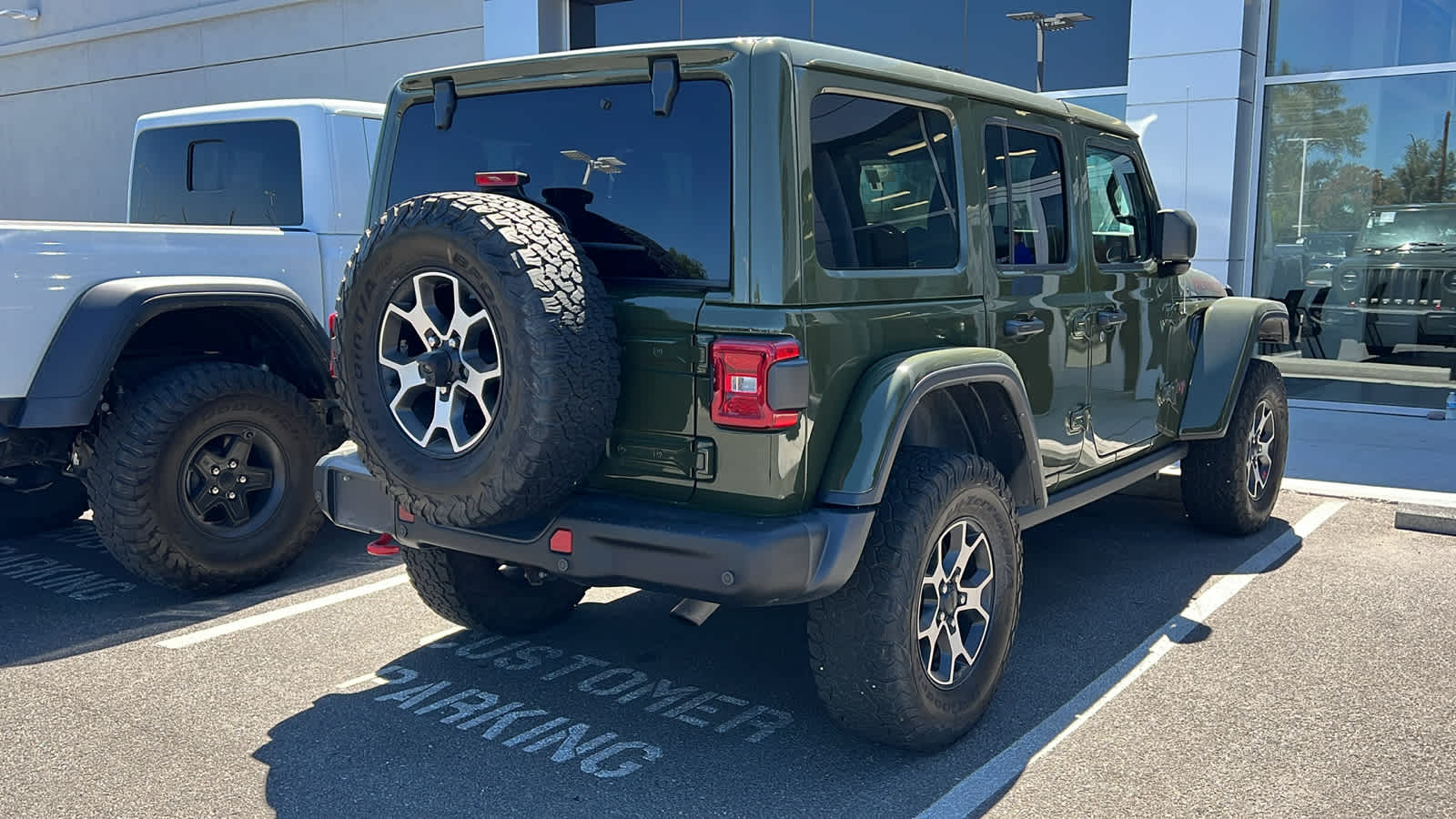 Thumbnail: 2022 Jeep Wrangler - 5