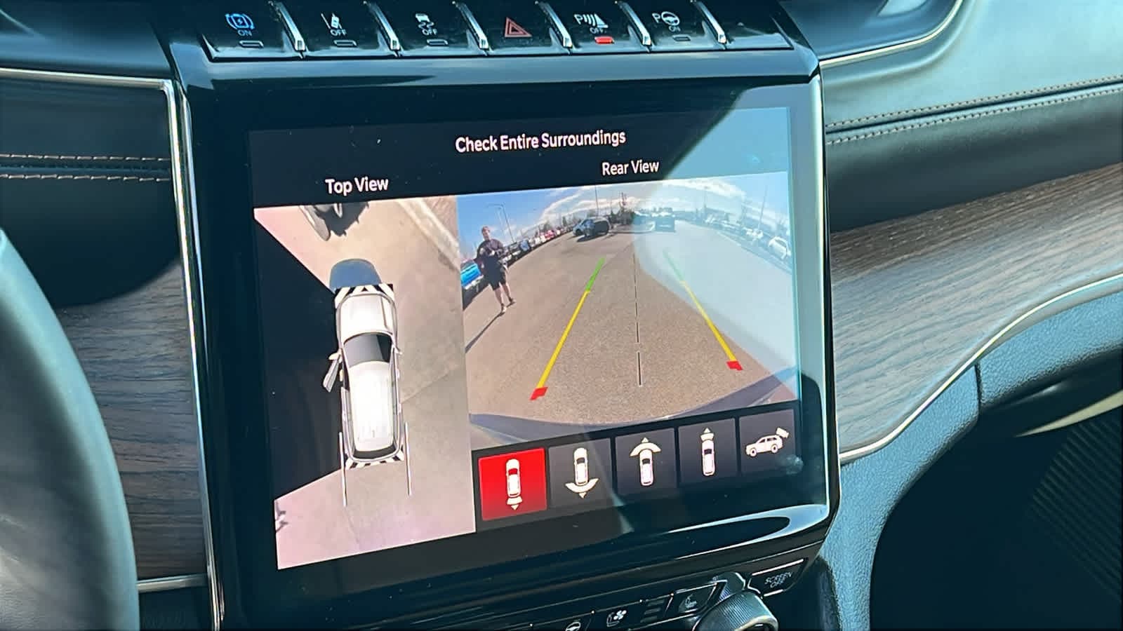 Thumbnail: 2022 Jeep Grand Cherokee - 16