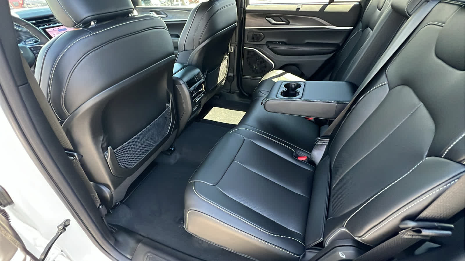 Thumbnail: 2025 Jeep Grand Cherokee - 24