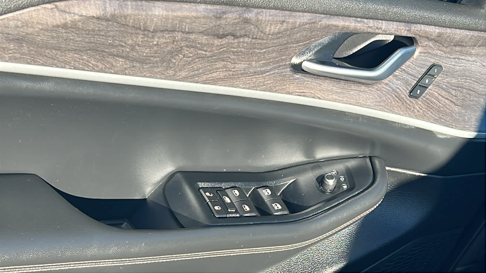 Thumbnail: 2023 Jeep Grand Cherokee - 22