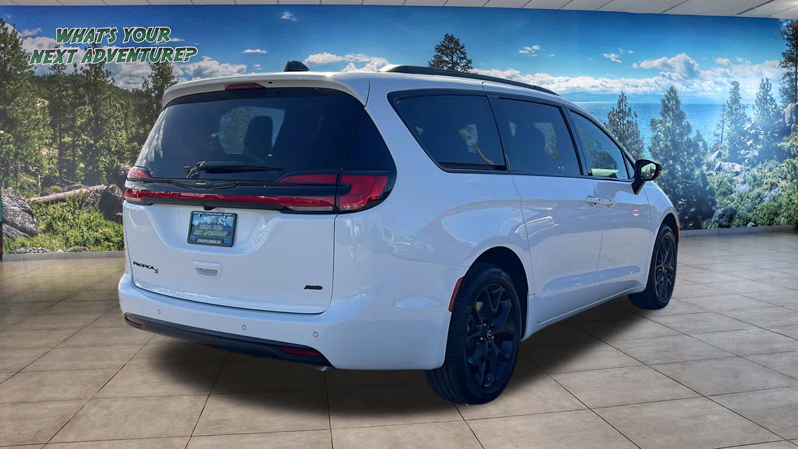 Thumbnail: 2026 Chrysler Pacifica - 5