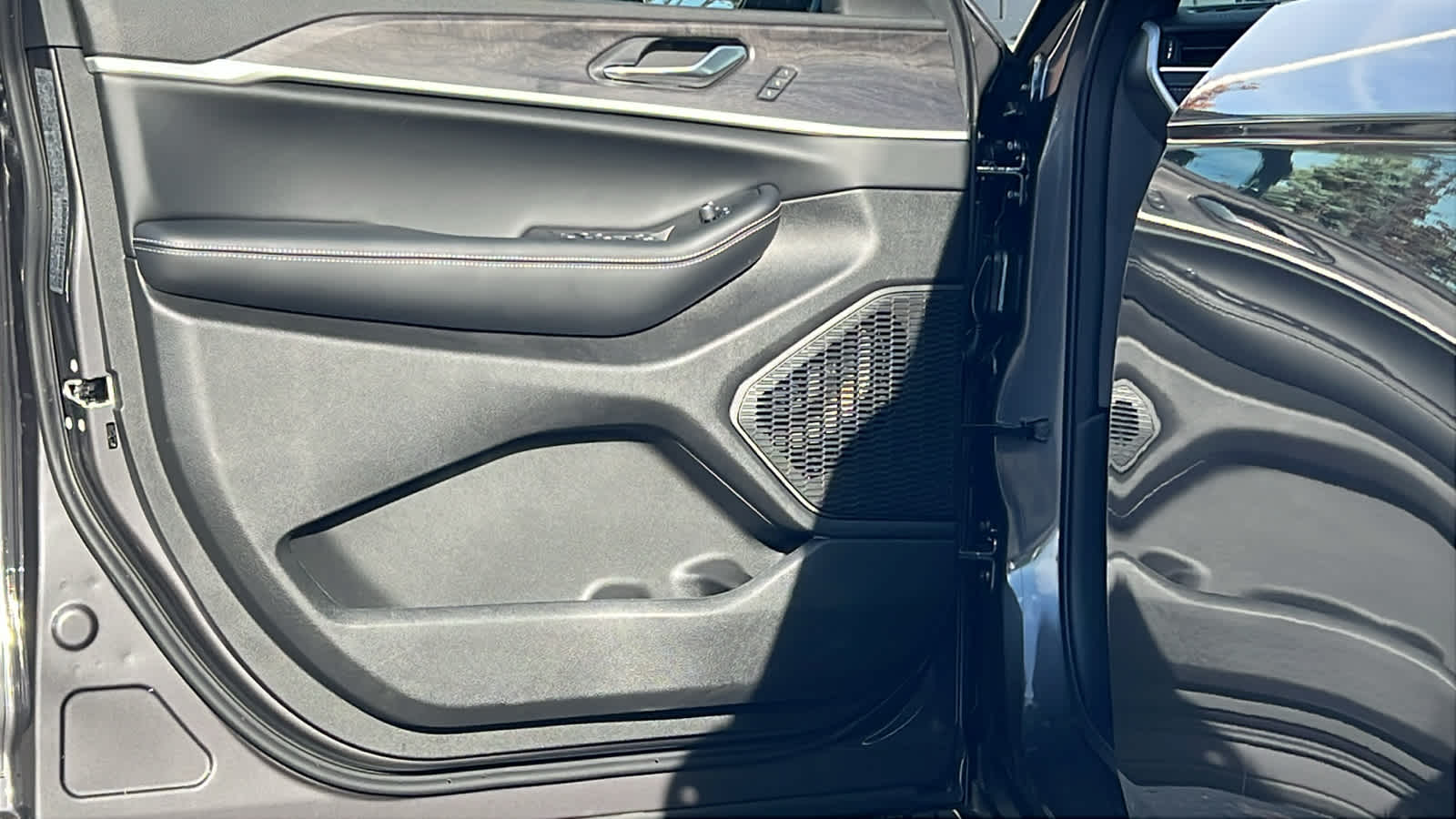 Thumbnail: 2025 Jeep Grand Cherokee - 23