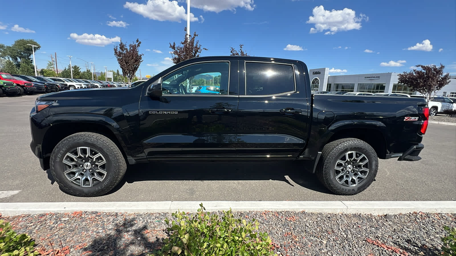 Thumbnail: 2023 Chevrolet Colorado - 8