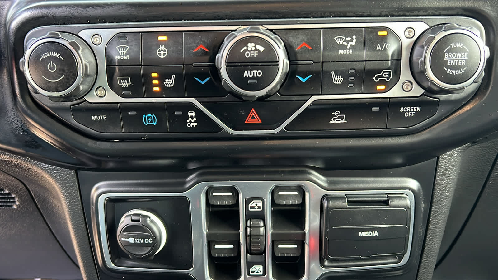 Thumbnail: 2023 Jeep Wrangler - 14