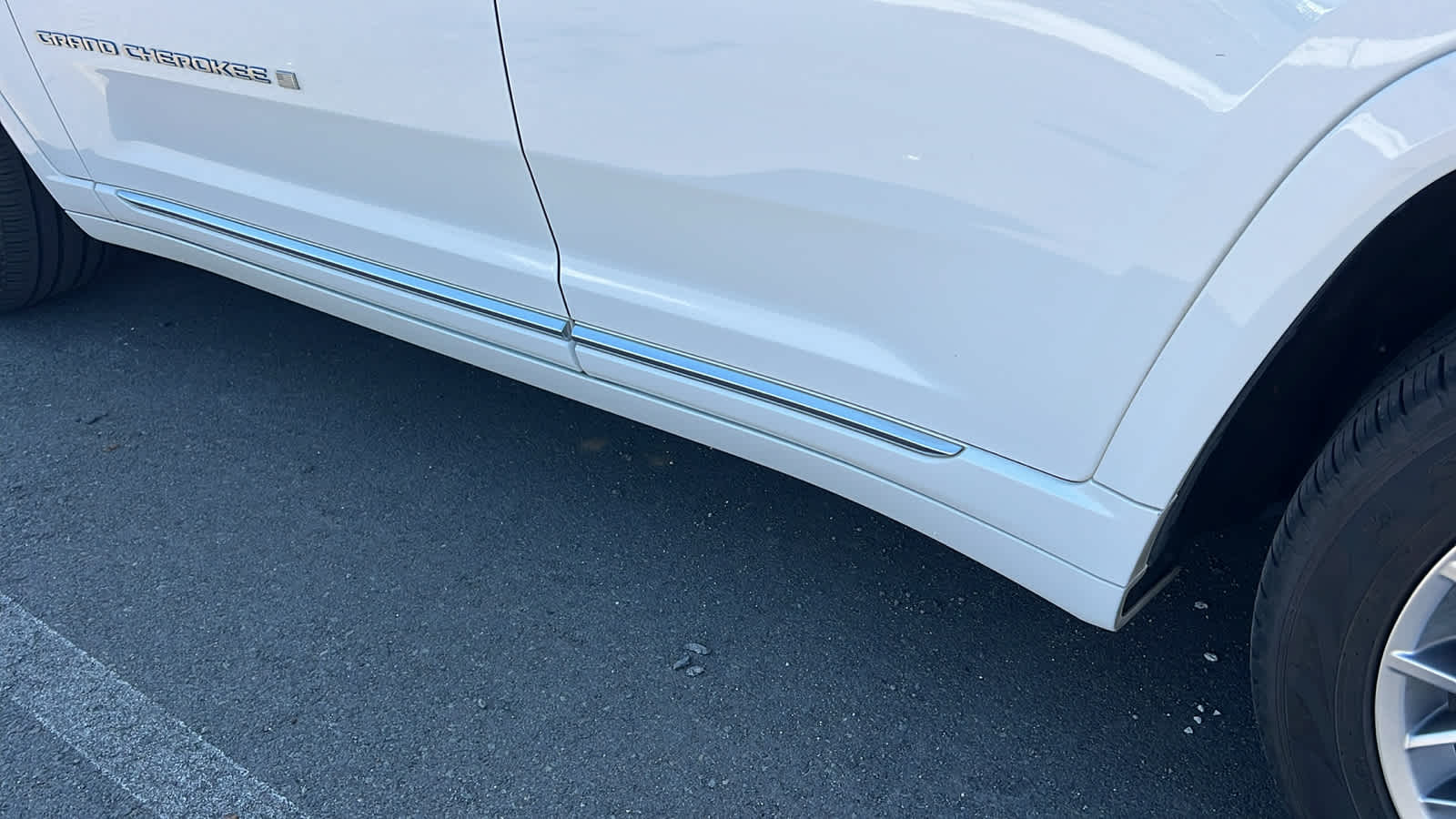 Thumbnail: 2023 Jeep Grand Cherokee - 10