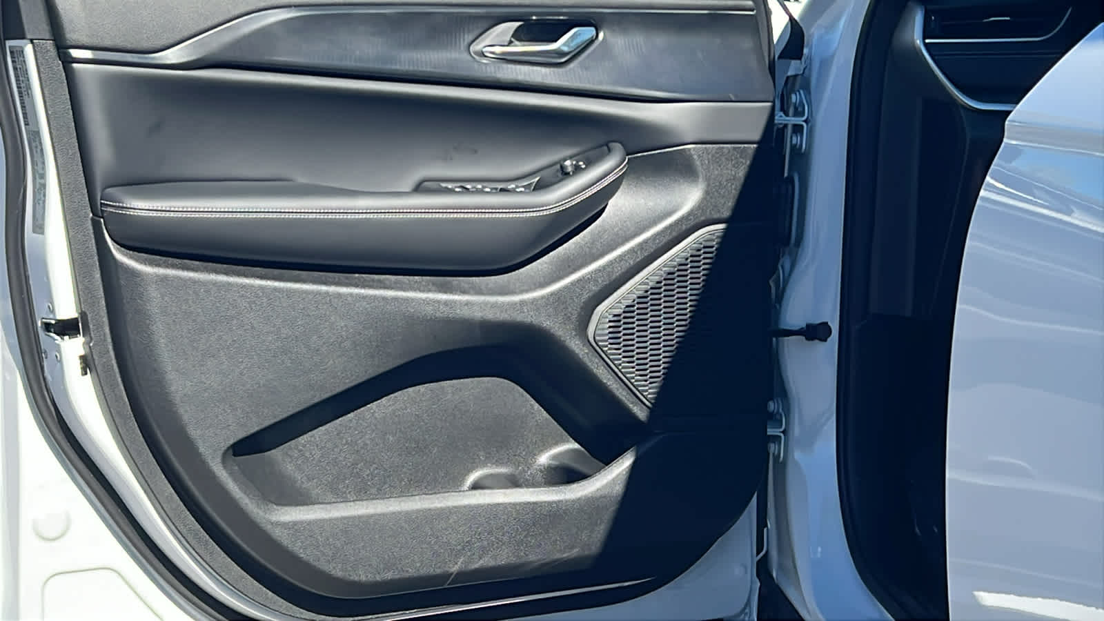Thumbnail: 2026 Jeep Grand Cherokee - 23