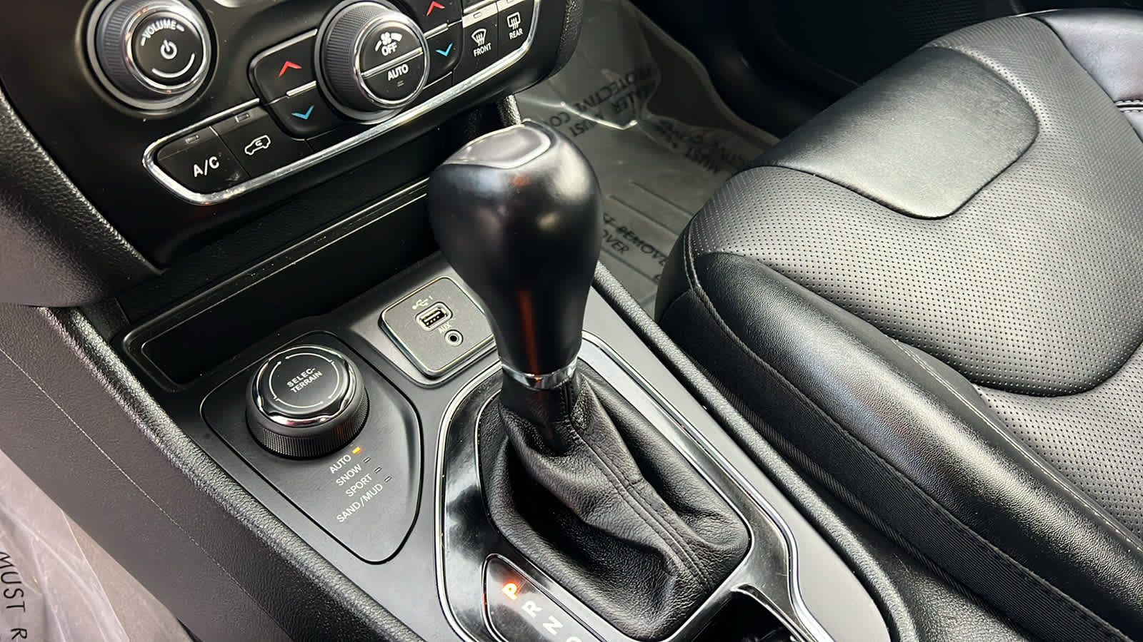 Thumbnail: 2022 Jeep Cherokee - 13