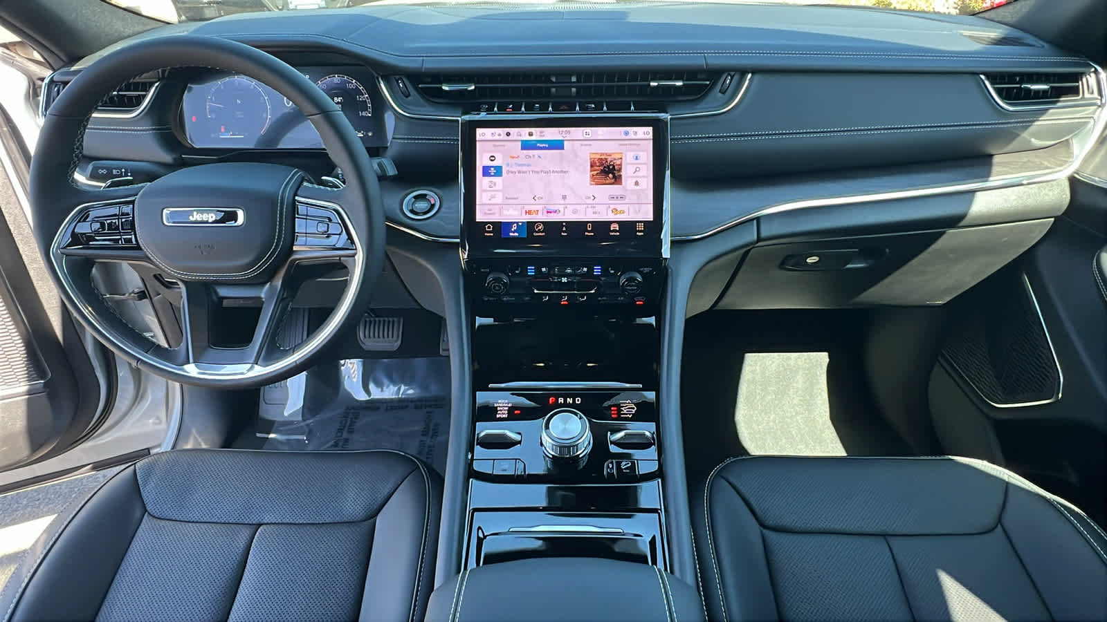 Thumbnail: 2025 Jeep Grand Cherokee L - 26