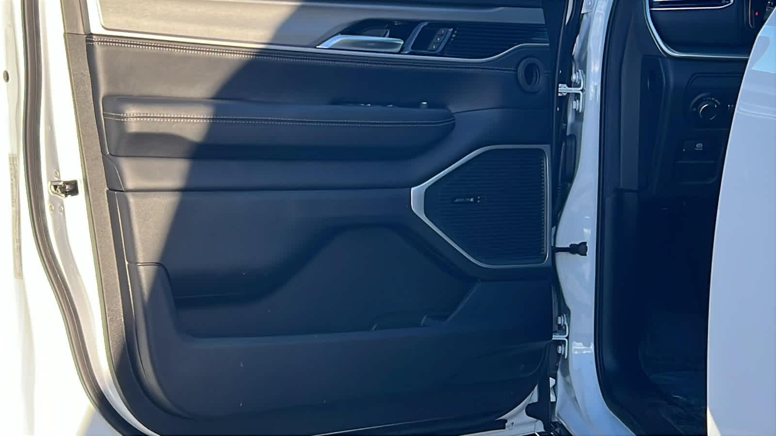 Thumbnail: 2026 Jeep Grand Wagoneer L - 23