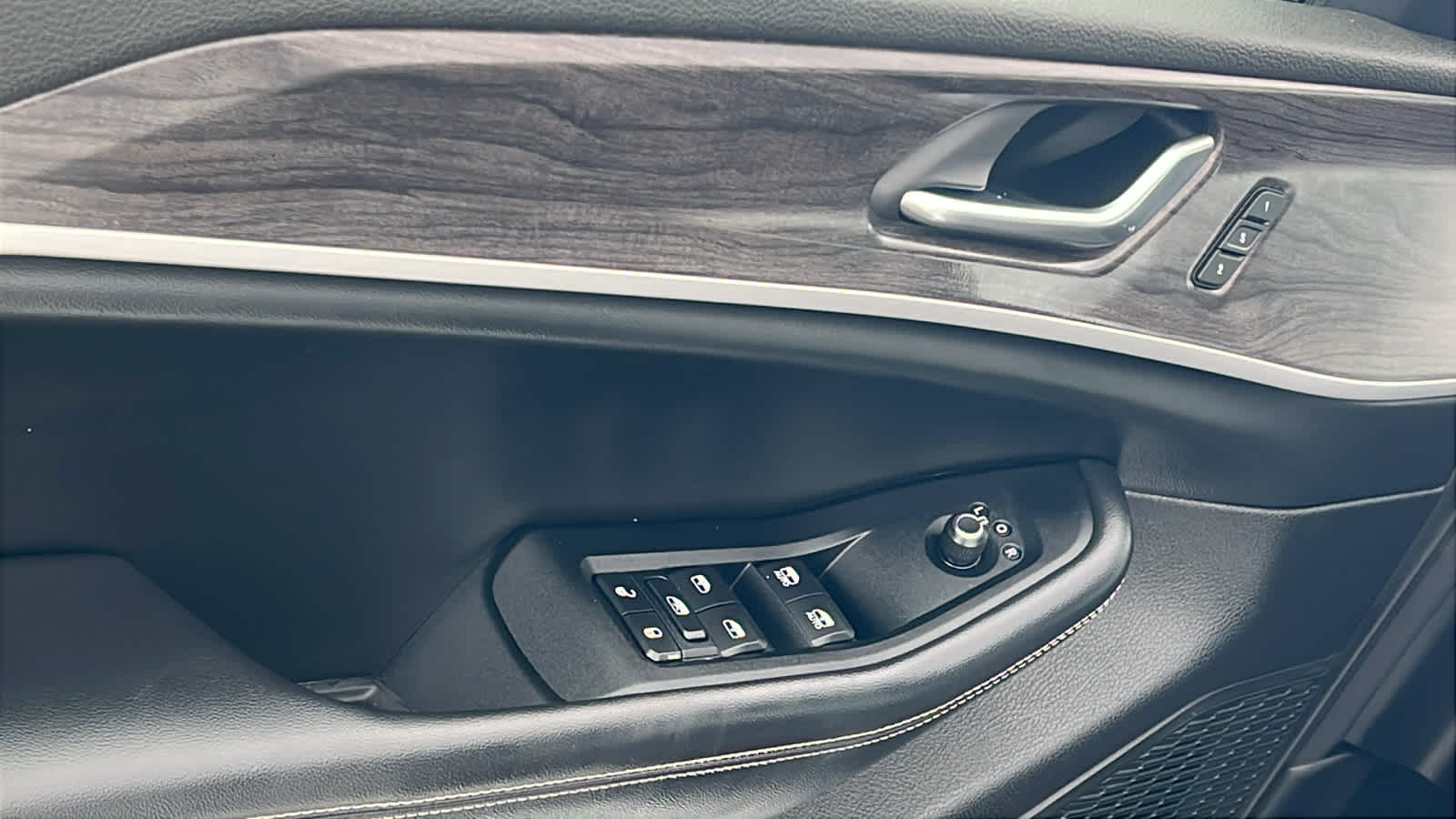 Thumbnail: 2023 Jeep Grand Cherokee - 22