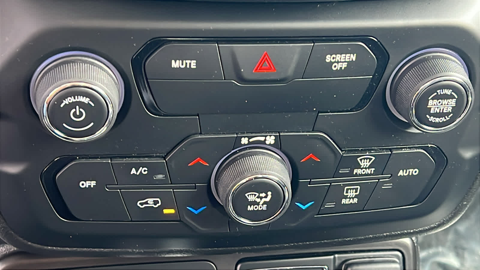 Thumbnail: 2019 Jeep Renegade - 14