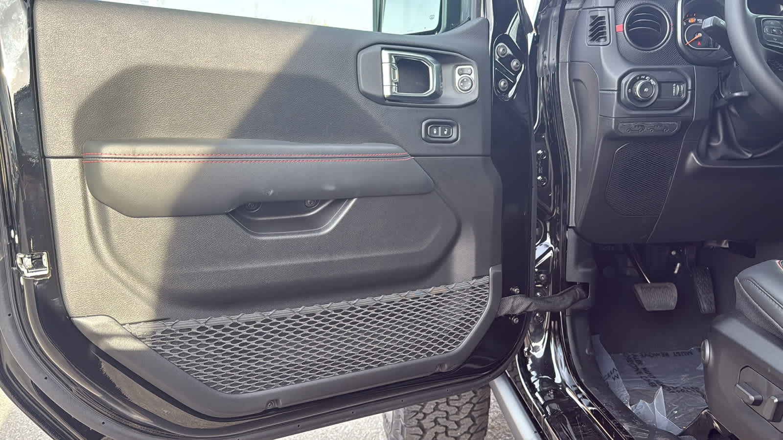 Thumbnail: 2026 Jeep Wrangler - 23