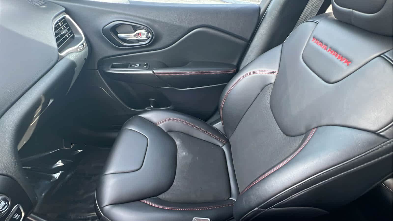 Thumbnail: 2022 Jeep Cherokee - 12