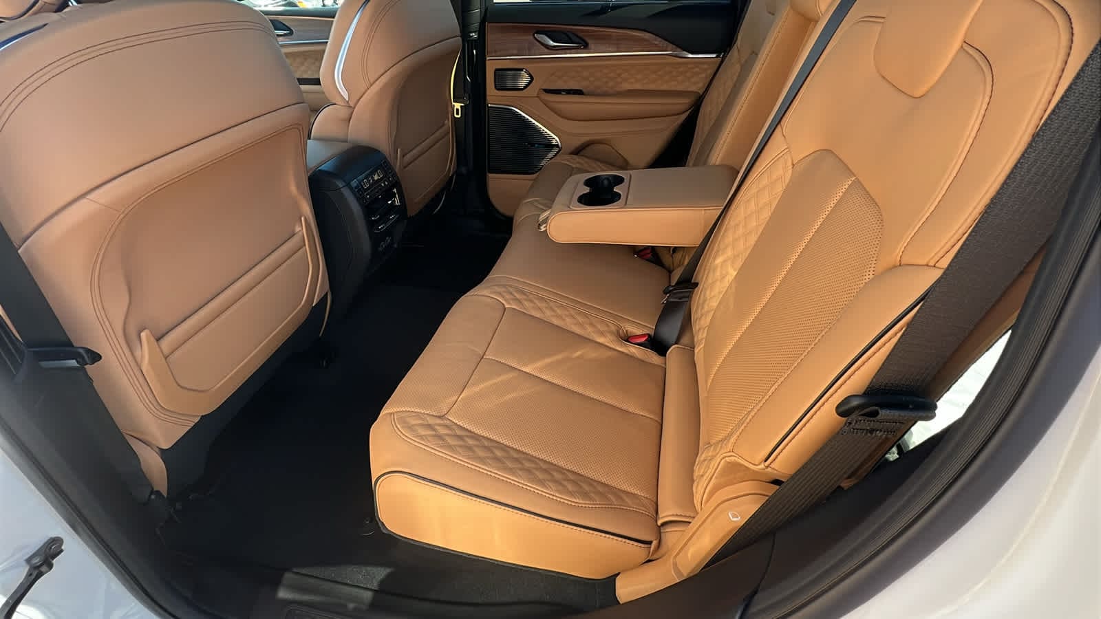 Thumbnail: 2025 Jeep Grand Cherokee - 24