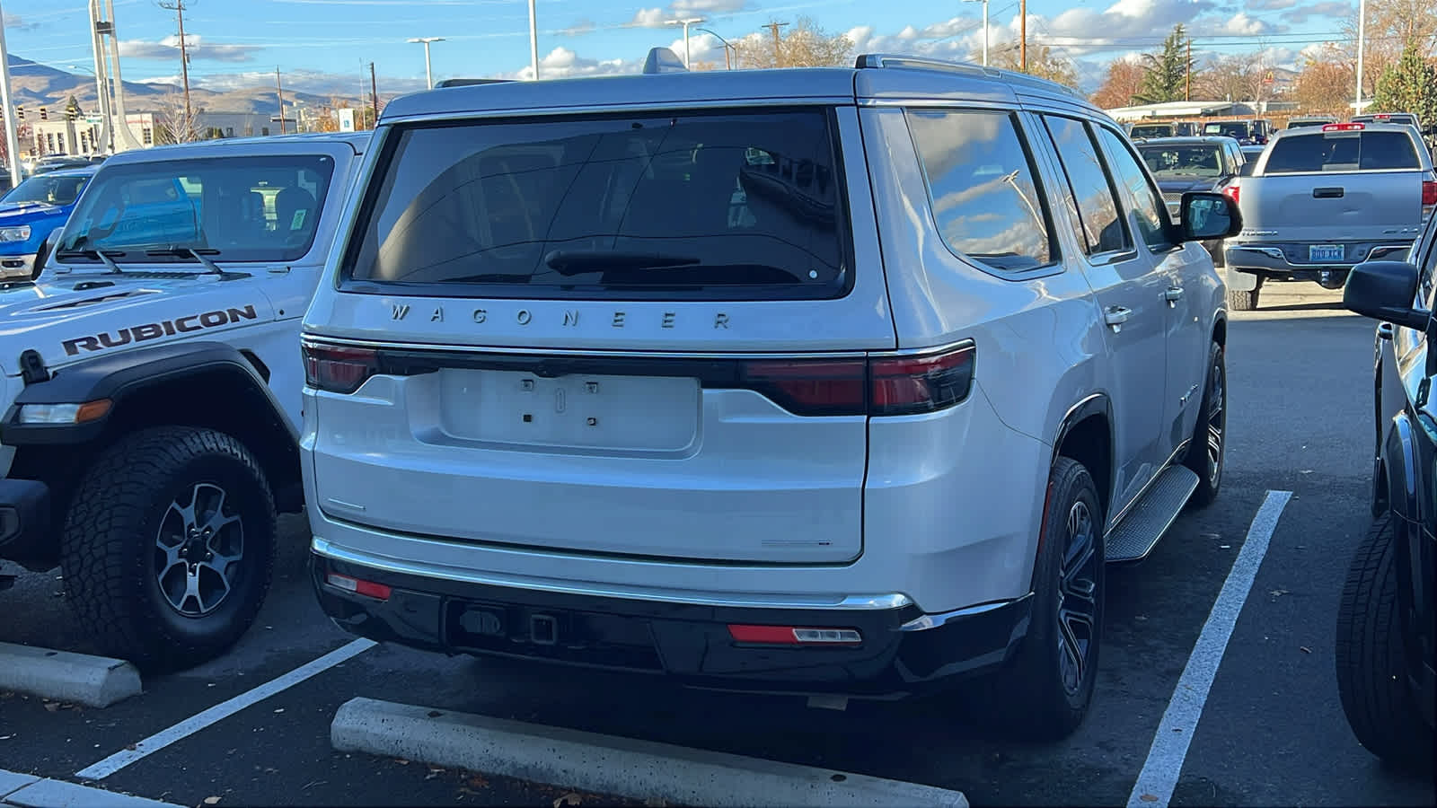 Thumbnail: 2022 Jeep Wagoneer - 9