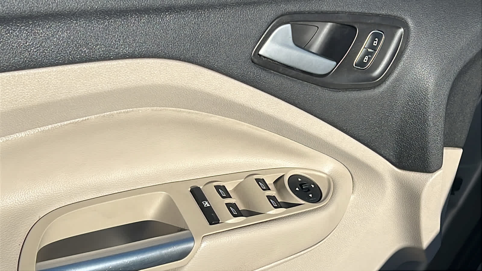 Thumbnail: 2017 Ford Escape - 22