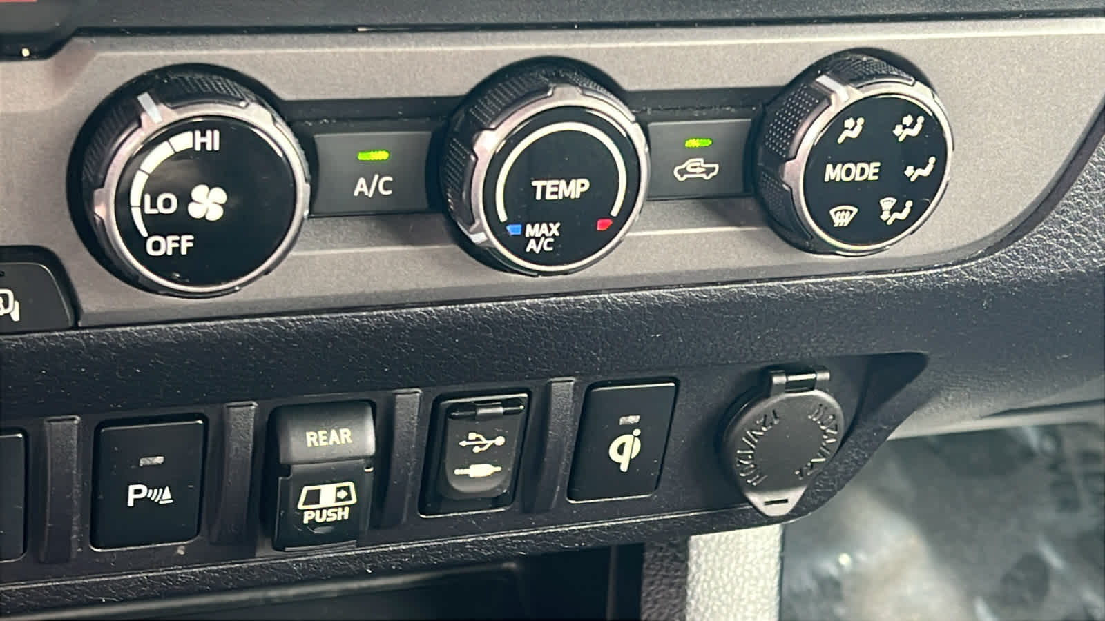 Thumbnail: 2018 Toyota Tacoma - 14