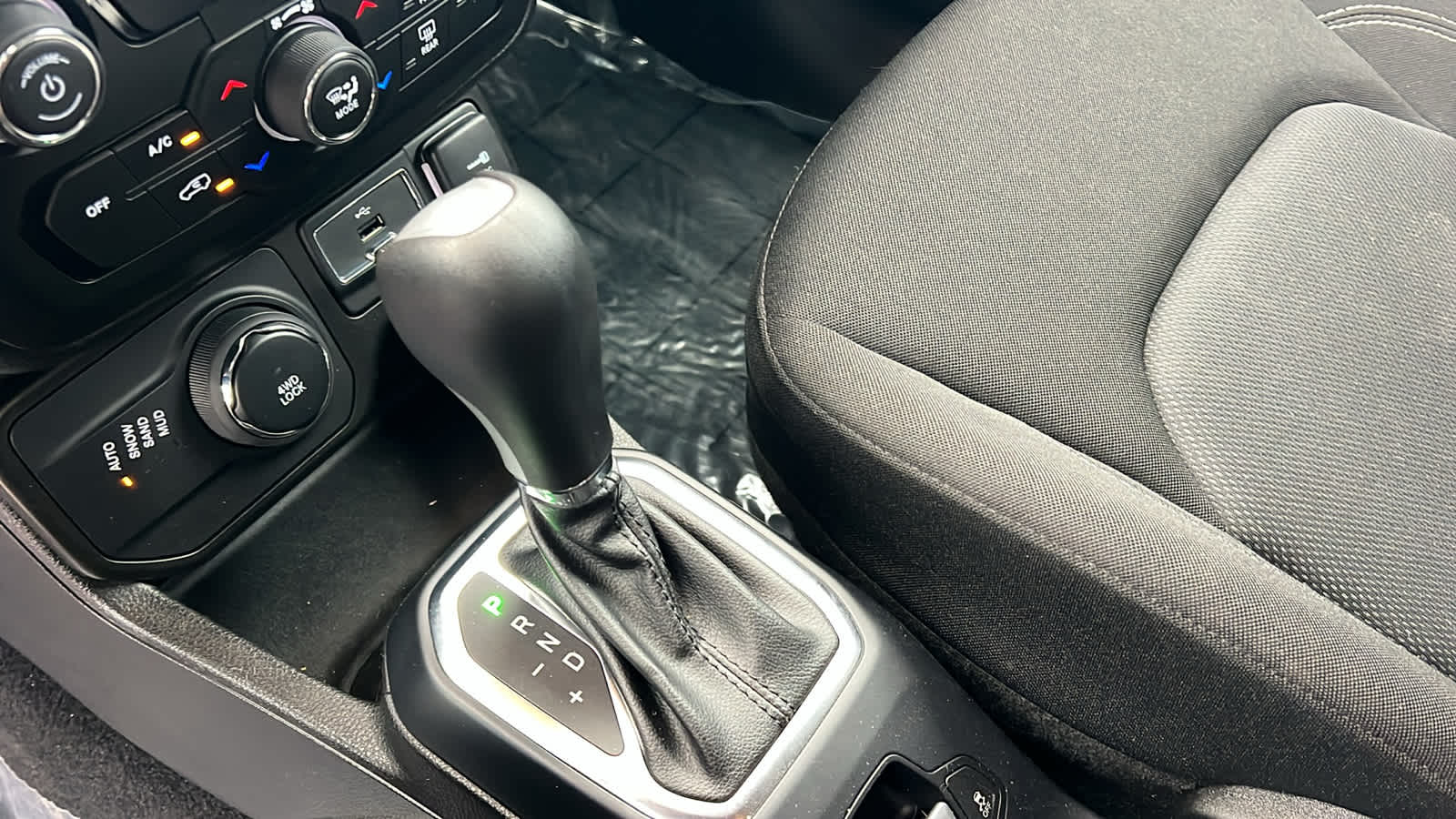 Thumbnail: 2021 Jeep Renegade - 13