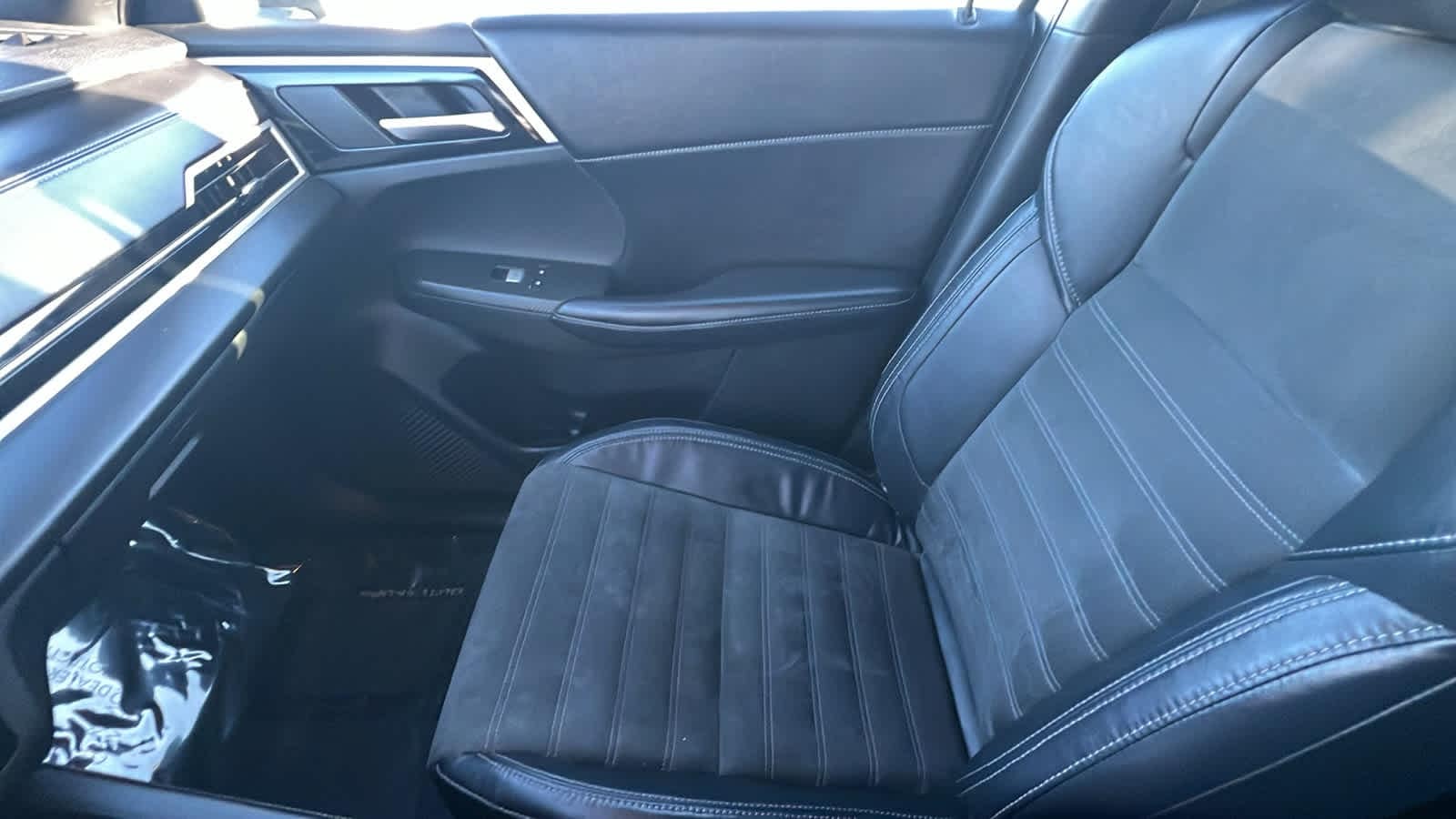 Thumbnail: 2022 Mitsubishi Outlander - 12