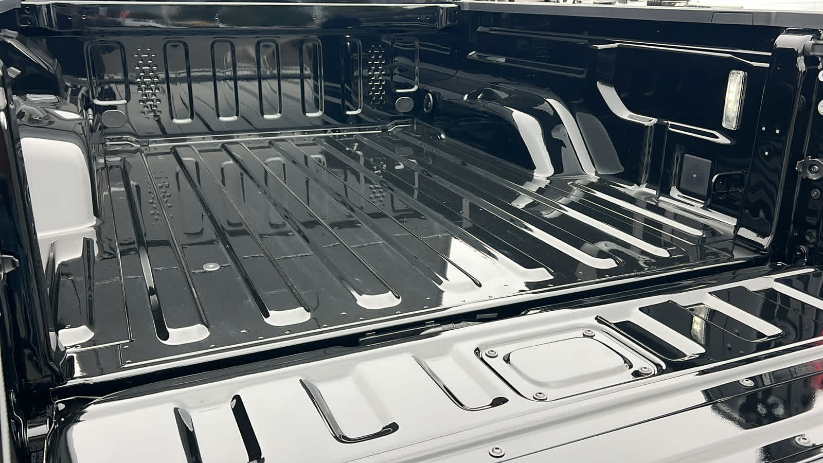 Thumbnail: 2025 Jeep Gladiator - 27