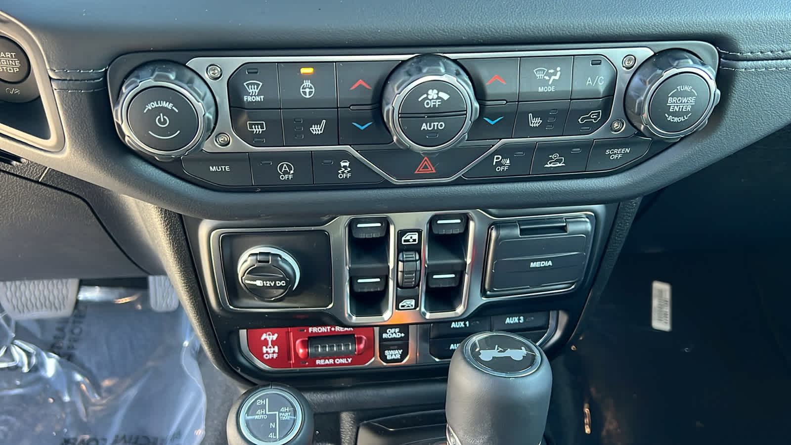 Thumbnail: 2026 Jeep Wrangler - 14