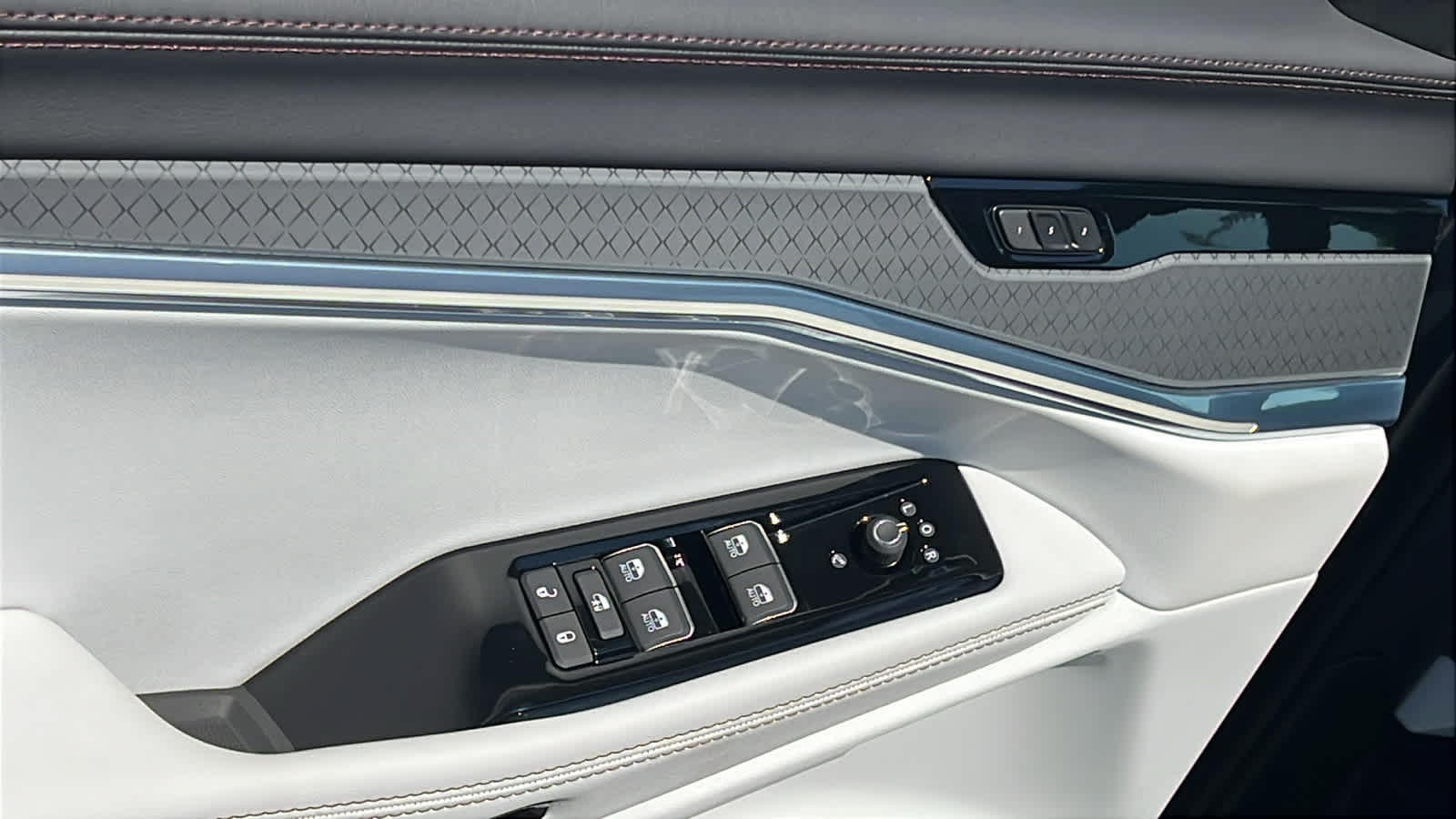 Thumbnail: 2025 Jeep Wagoneer S - 22