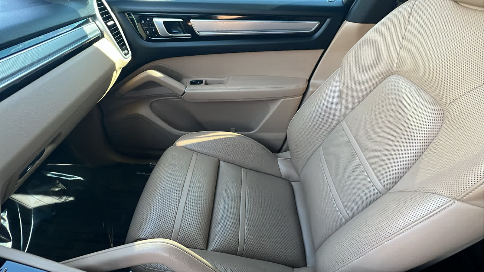 Thumbnail: 2019 Porsche Cayenne - 12