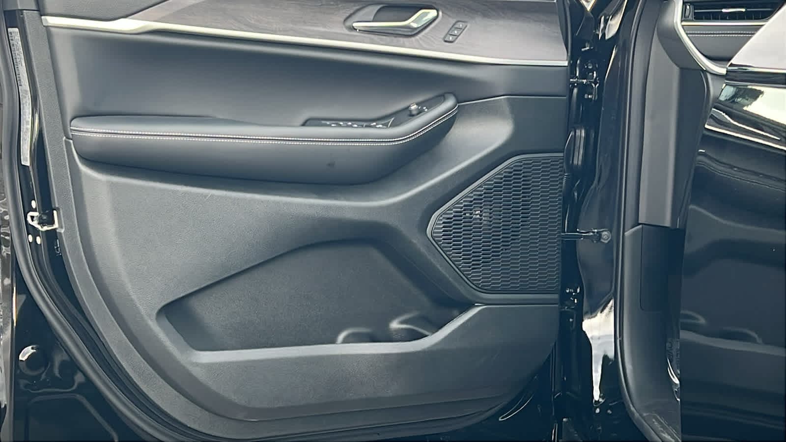 Thumbnail: 2025 Jeep Grand Cherokee - 23