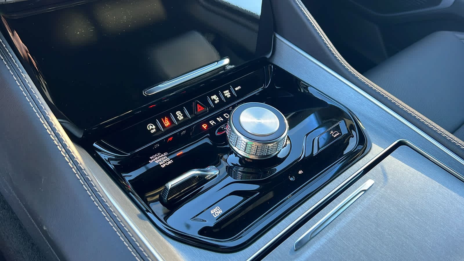 Thumbnail: 2026 Jeep Grand Wagoneer L - 13