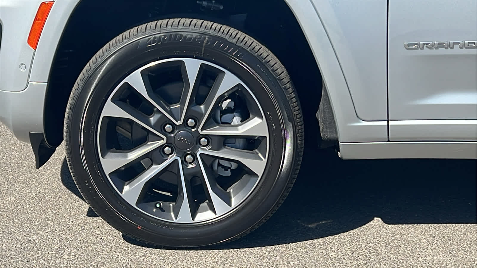 Thumbnail: 2025 Jeep Grand Cherokee L - 9