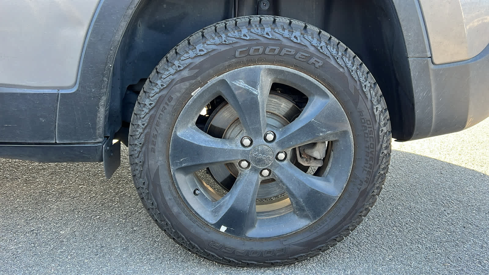 Thumbnail: 2018 Jeep Cherokee - 10