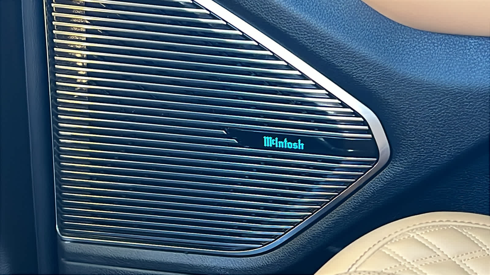 Thumbnail: 2022 Jeep Grand Cherokee - 32