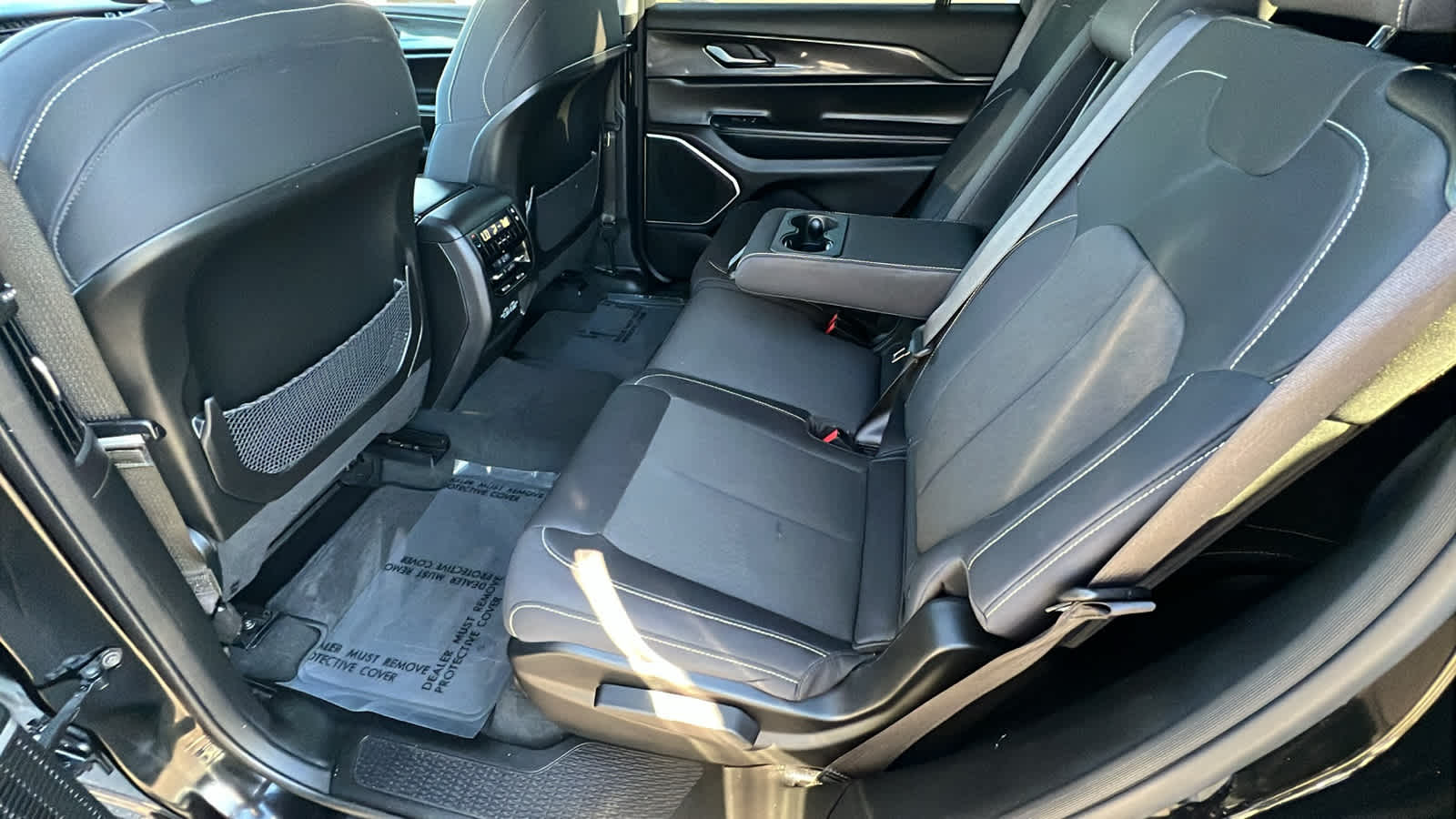 Thumbnail: 2022 Jeep Grand Cherokee - 24