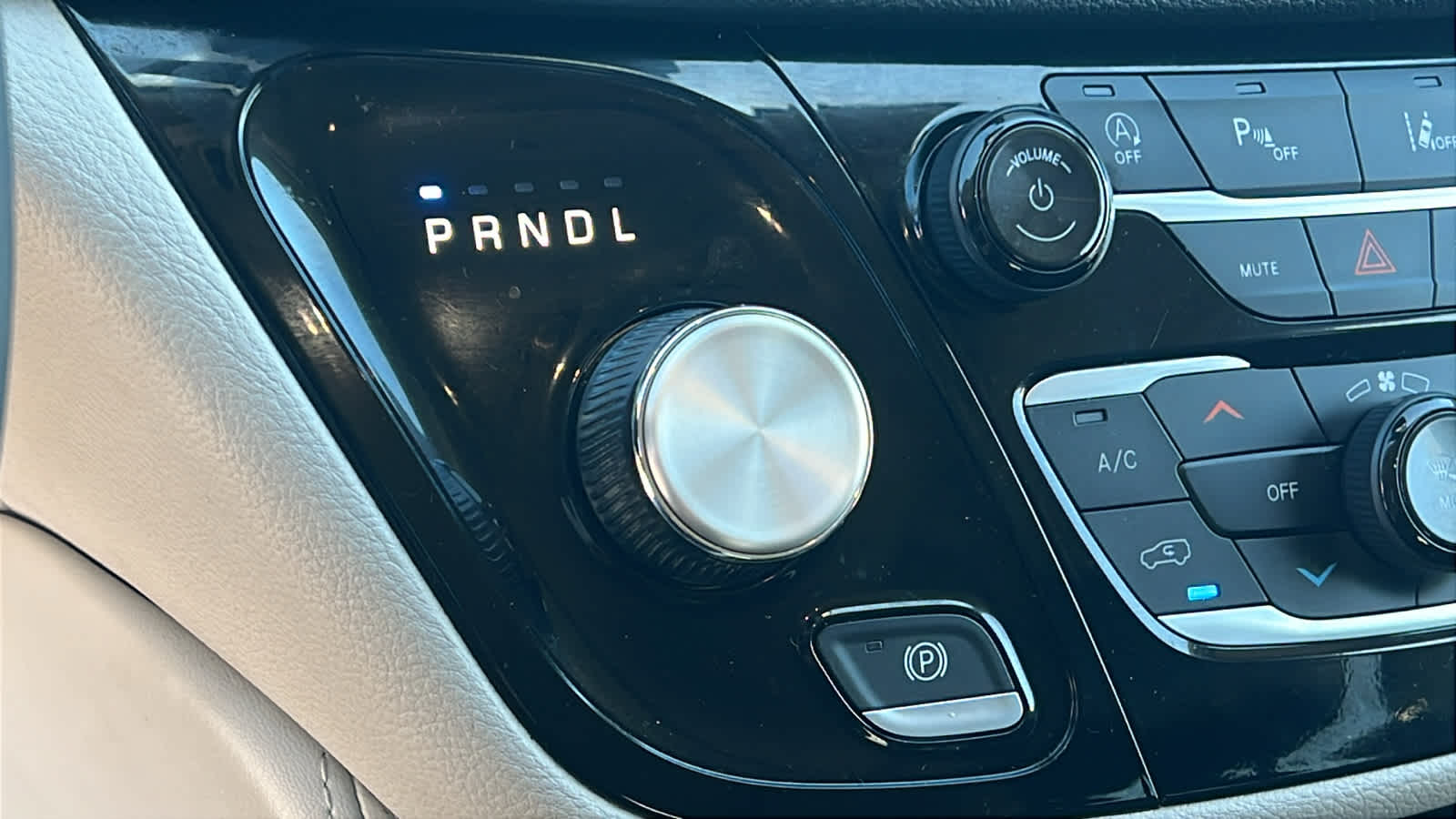 Thumbnail: 2023 Chrysler Pacifica - 13