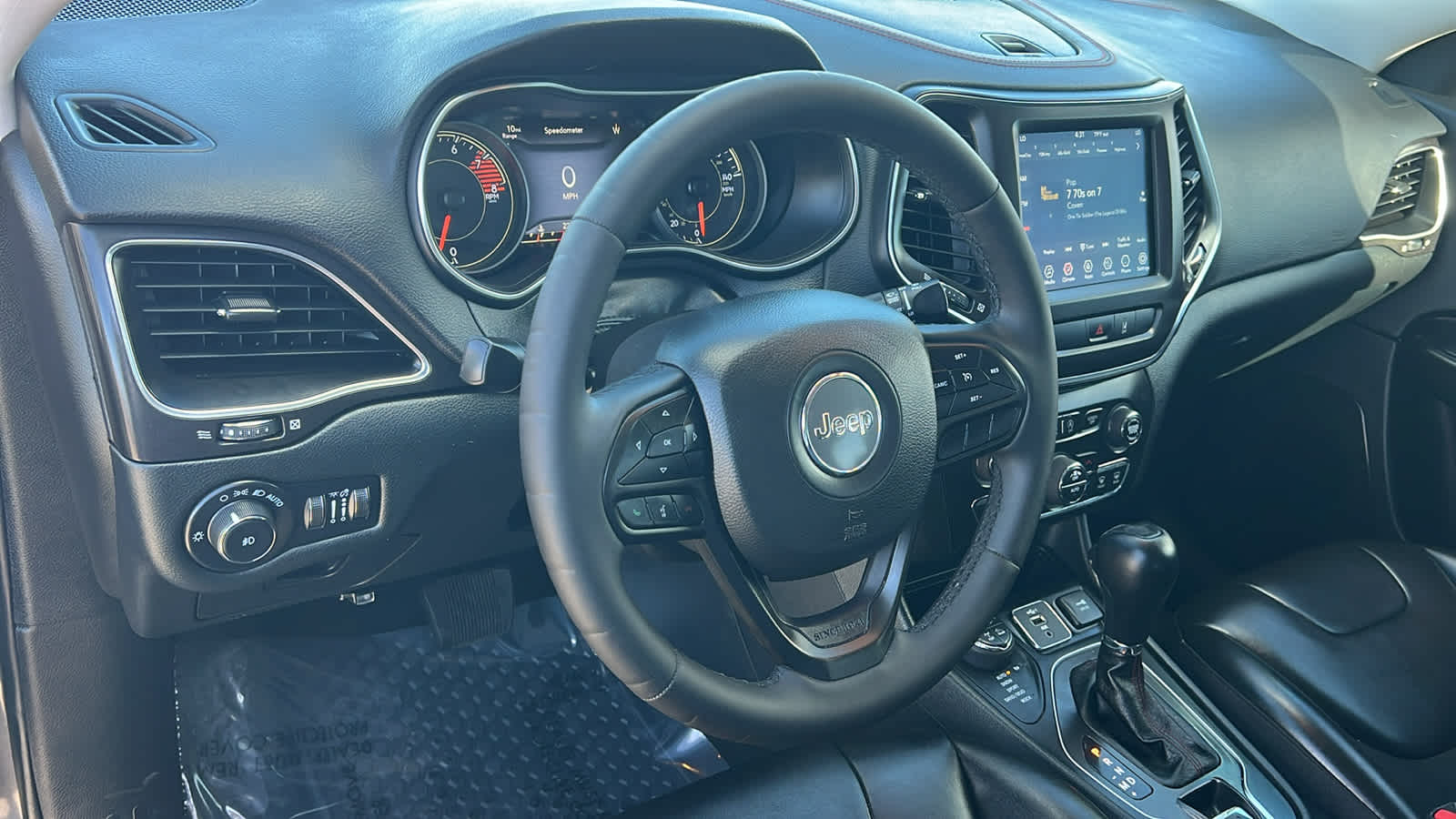 Thumbnail: 2022 Jeep Cherokee - 10