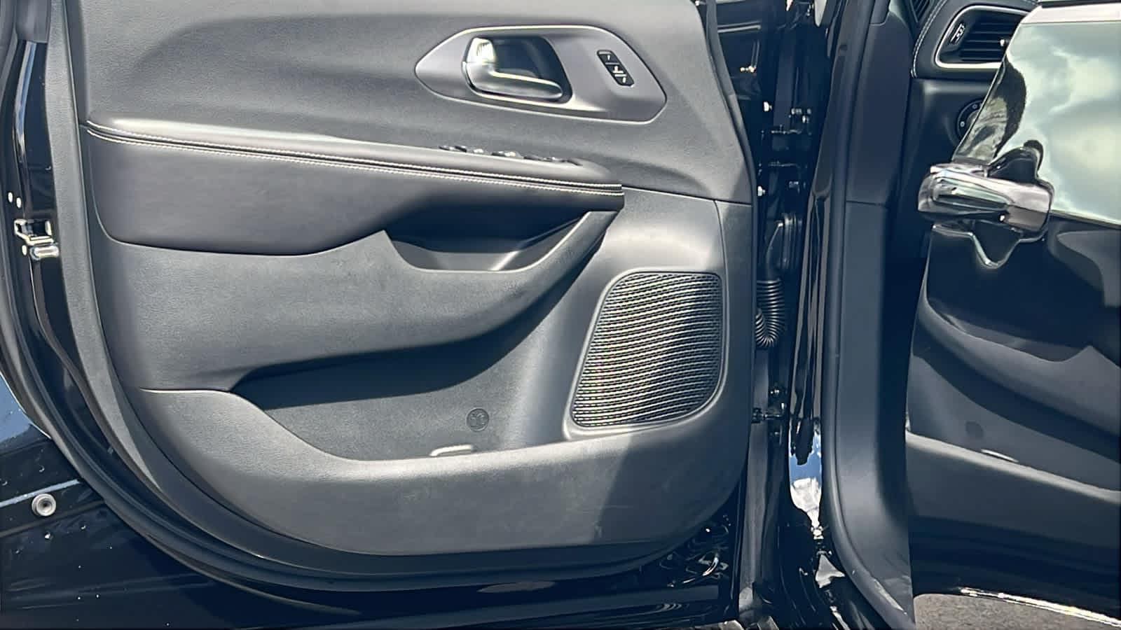 Thumbnail: 2026 Chrysler Pacifica - 23