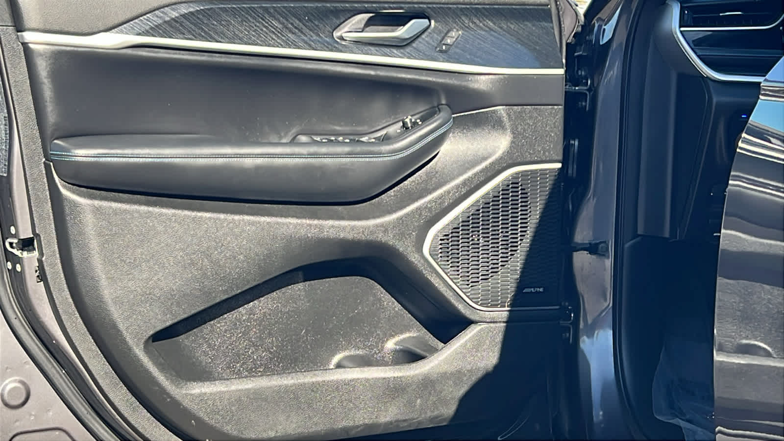 Thumbnail: 2022 Jeep Grand Cherokee - 23