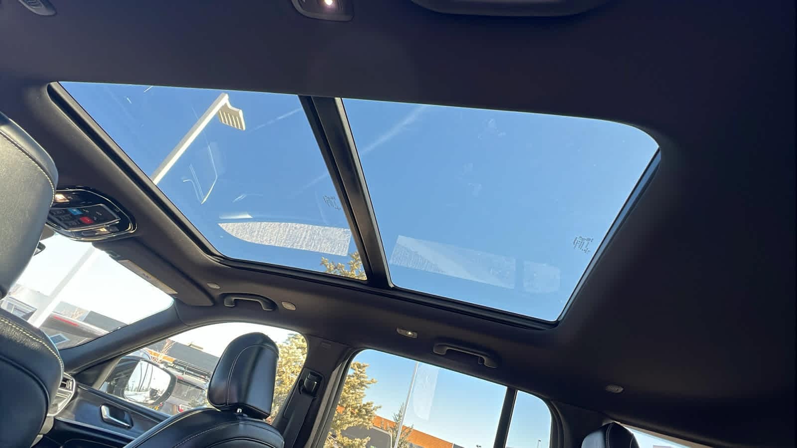 Thumbnail: 2022 Jeep Grand Cherokee - 31