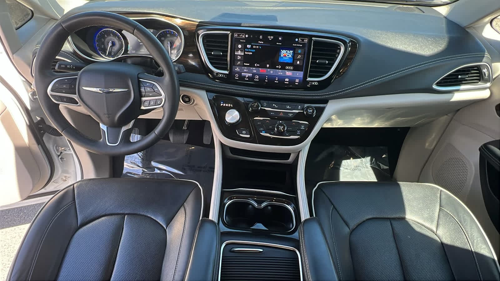 Thumbnail: 2023 Chrysler Pacifica - 26