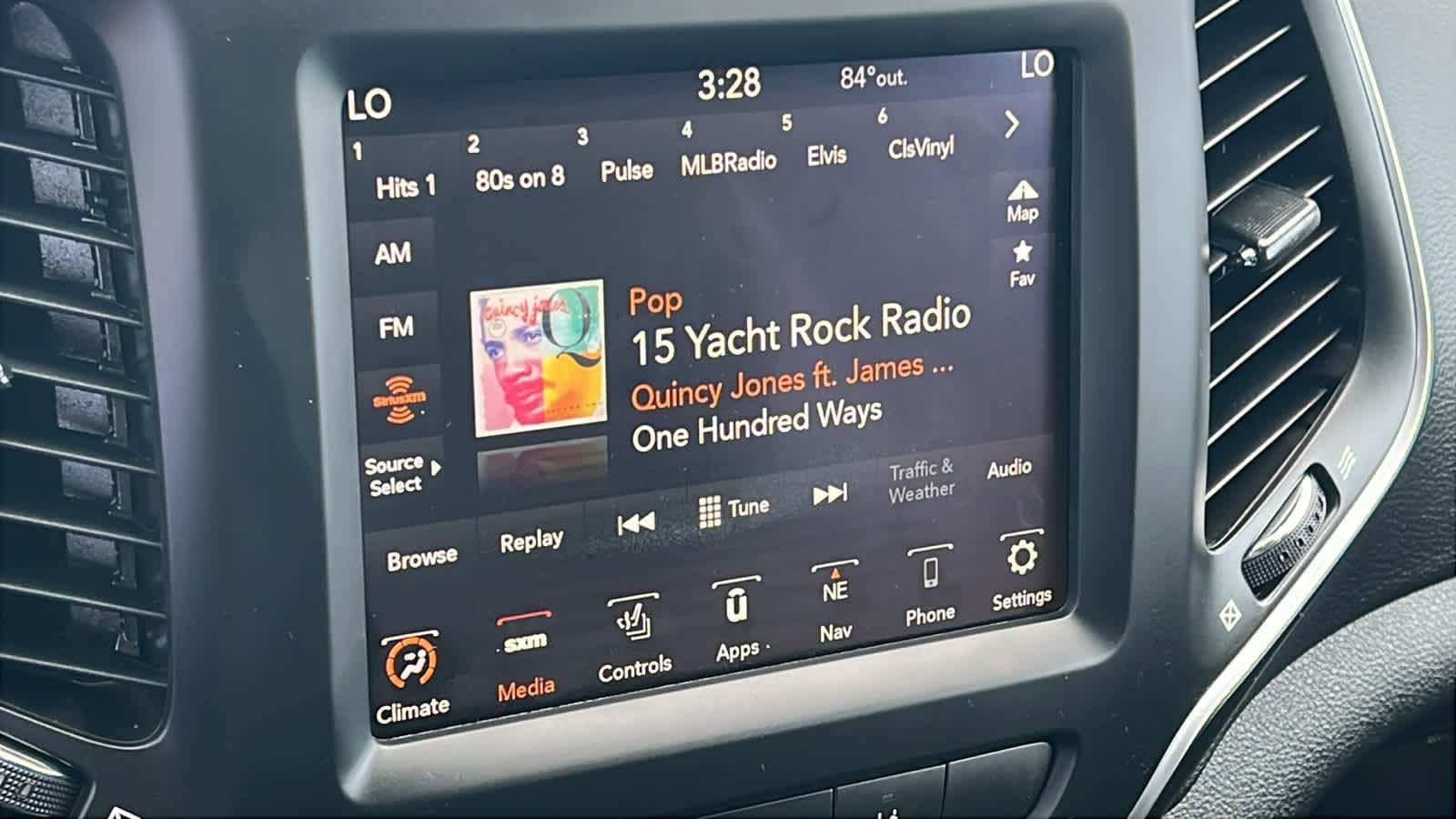 Thumbnail: 2023 Jeep Cherokee - 15