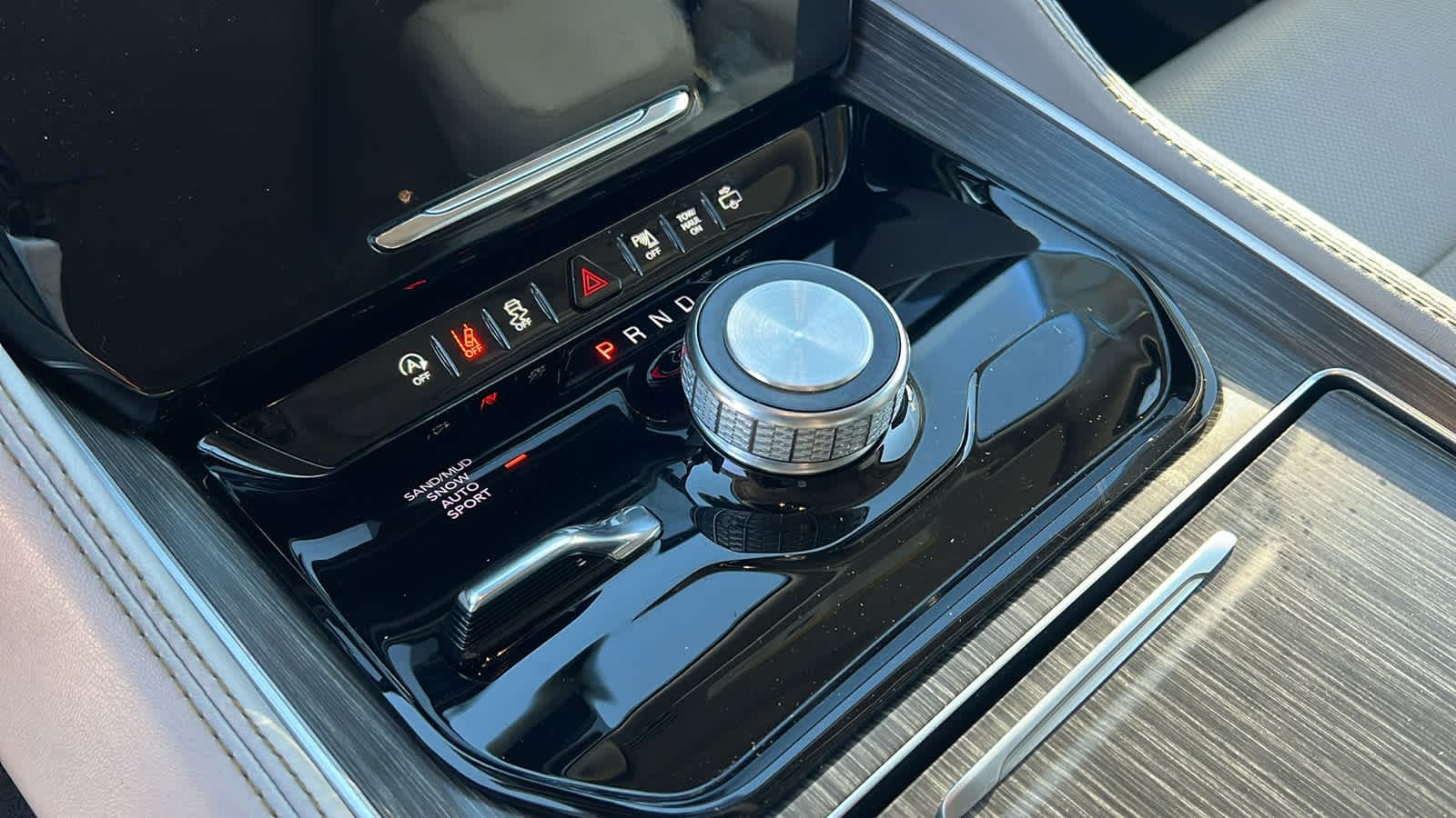 Thumbnail: 2023 Jeep Wagoneer - 13