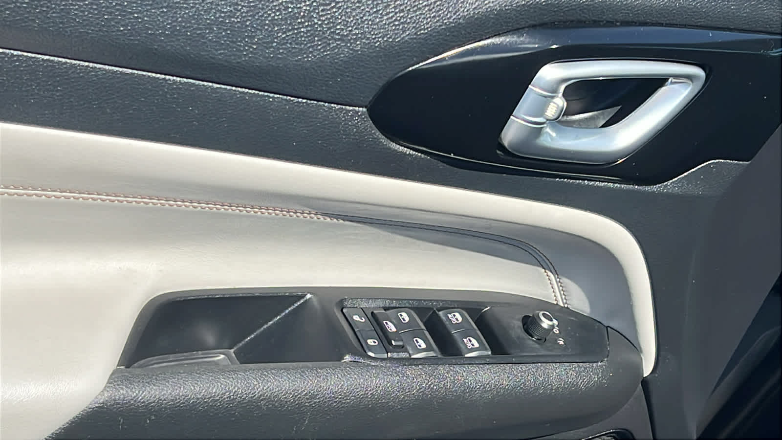 Thumbnail: 2022 Jeep Compass - 22