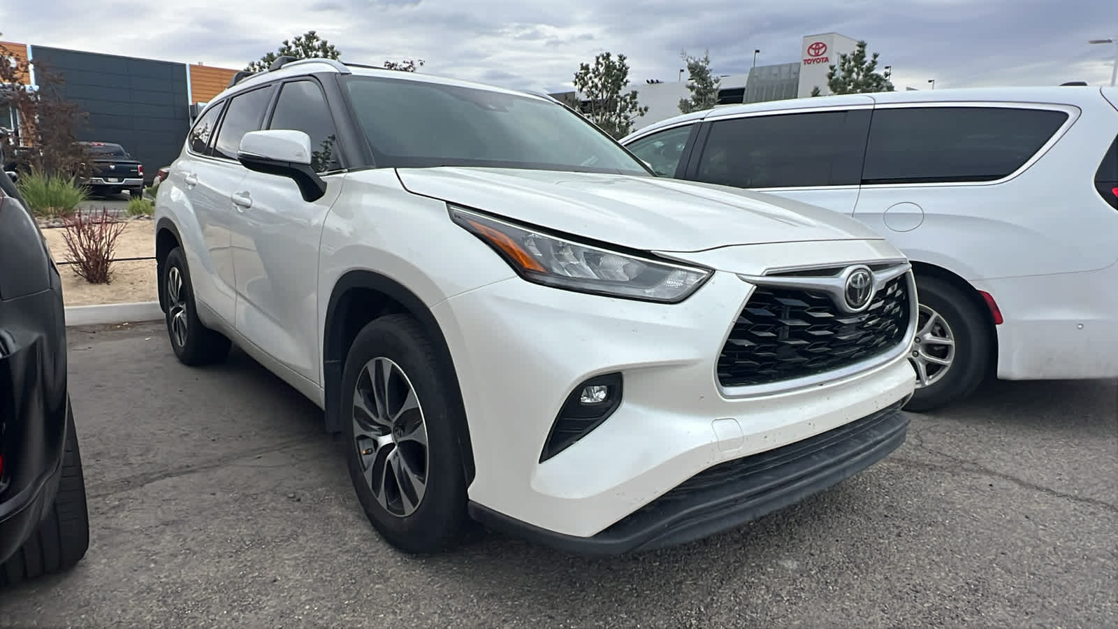 Thumbnail: 2020 Toyota Highlander - 3