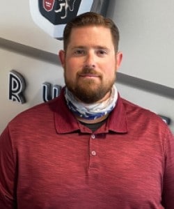 Miembro del personal Steve Harris de ID_8ac3a7d32a1a